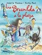 BRUIXA BRUNILDA A LA PLATJA | 9788498014853 | THOMAS, VALERIE / PAUL, KORKY | Llibreria Aqualata | Comprar llibres en català i castellà online | Comprar llibres Igualada