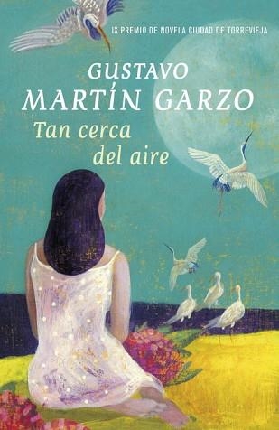 TAN CERCA DEL AIRE (IX PREMIO CIUDAD DE TOPRREVIEJA) | 9788401339028 | MARTIN GARZO, GUSTAVO | Llibreria Aqualata | Comprar libros en catalán y castellano online | Comprar libros Igualada