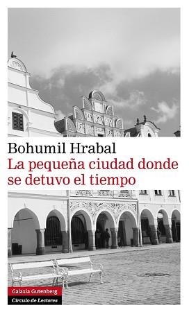 PEQUEÑA CIUDAD DONDE SE DETUVO EL TIEMPO, LA | 9788415472179 | HRABAL, BOHUMIL | Llibreria Aqualata | Comprar libros en catalán y castellano online | Comprar libros Igualada