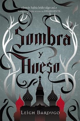 SOMBRA Y HUESO | 9788415709350 | BARDUGO, LEIGH | Llibreria Aqualata | Comprar llibres en català i castellà online | Comprar llibres Igualada