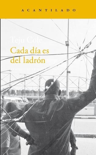 CADA DÍA ES DEL LADRÓN | 9788416011995 | COLE, TEJU | Llibreria Aqualata | Comprar llibres en català i castellà online | Comprar llibres Igualada