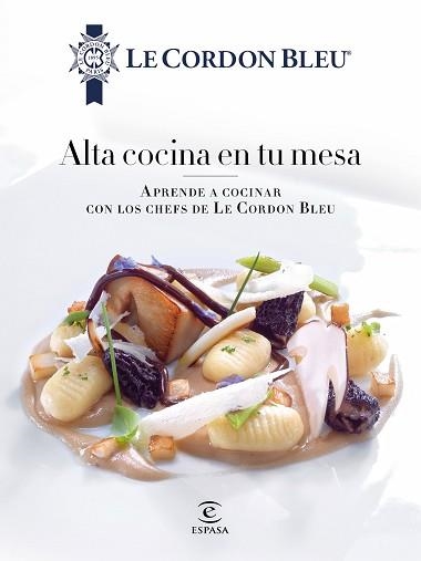 ALTA COCINA EN TU MESA. APRENDE A COCINAR CON LOS CHEFS DE LE CORDON BLEU | 9788467046700 | LE CORDON BLEU | Llibreria Aqualata | Comprar llibres en català i castellà online | Comprar llibres Igualada