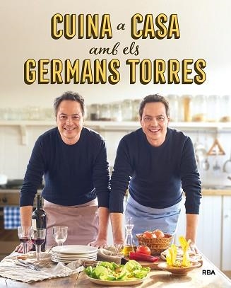 CUINA A CASA AMB ELS GERMANS TORRES | 9788492981557 | TORRES , JAVIER / TORRES , SERGIO | Llibreria Aqualata | Comprar llibres en català i castellà online | Comprar llibres Igualada