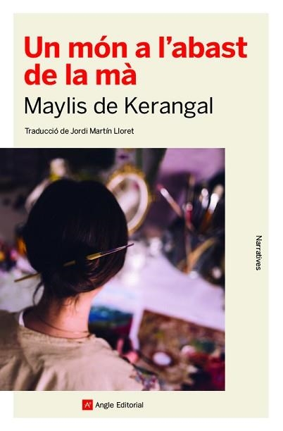 UN MÓN A L'ABAST DE LA MÀ | 9788417214814 | DE KERANGAL, MAYLIS | Llibreria Aqualata | Comprar llibres en català i castellà online | Comprar llibres Igualada