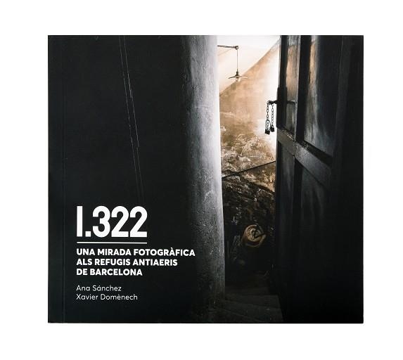 1322. UNA MIRADA FOTOGRÀFICA ALS REFUGIS ANTIAERIS DE BARCELONA | 9788491564911 | DOMÈNECH, XAVIER/SÁNCHEZ, ANA | Llibreria Aqualata | Comprar libros en catalán y castellano online | Comprar libros Igualada