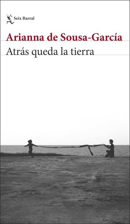 ATRÁS QUEDA LA TIERRA | 9788432244247 | SOUSA-GARCÍA, ARIANNA DE | Llibreria Aqualata | Comprar libros en catalán y castellano online | Comprar libros Igualada